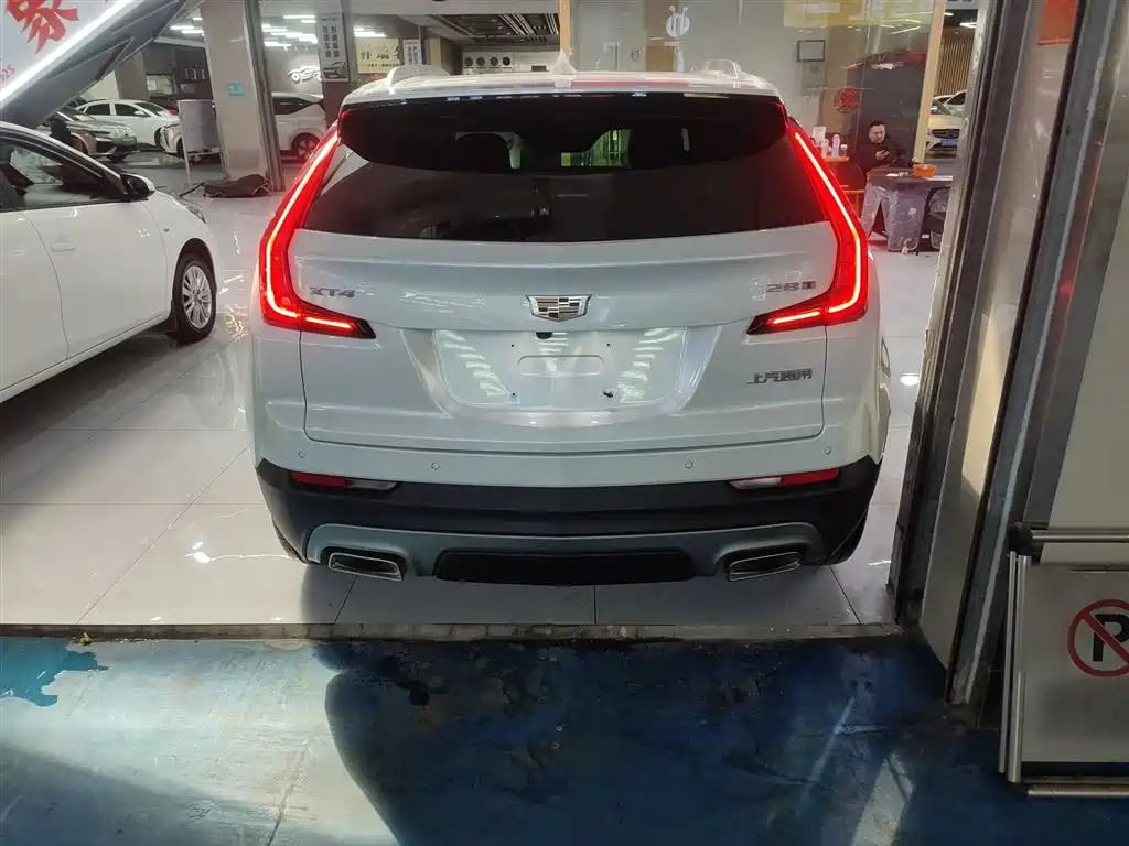 Cadillac XT4 2022 28T FWD Luxury фото 6