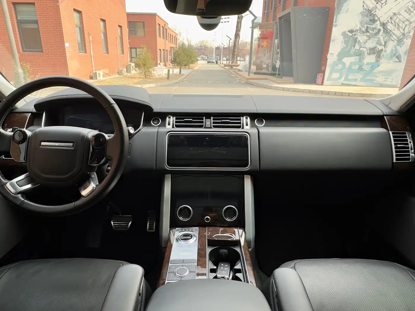 Land Rover Range Rover 2021 3.0 L6 Heritage Extended Classic Edition фото 9