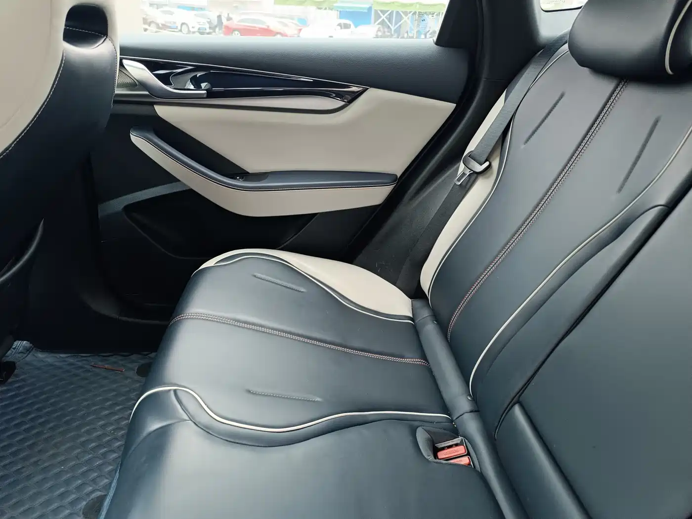 BYD Qin PLUS 2024 Glory Edition DM-i 55KM Leading фото 12