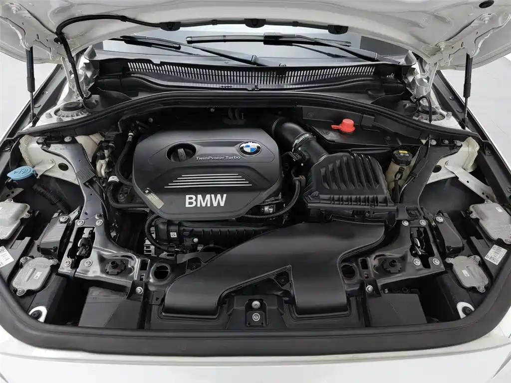 BMW 1 Series 2018 118i Sport Edition фото 6