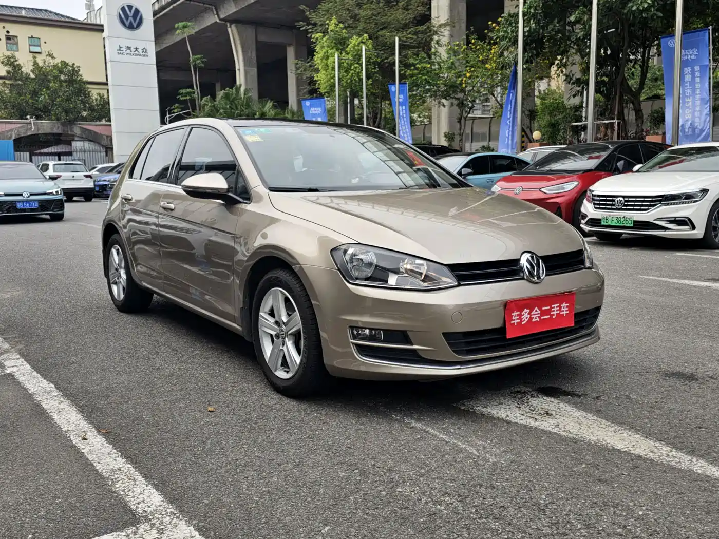 Volkswagen Golf 2015 1.6L Automatic Comfort фото 3