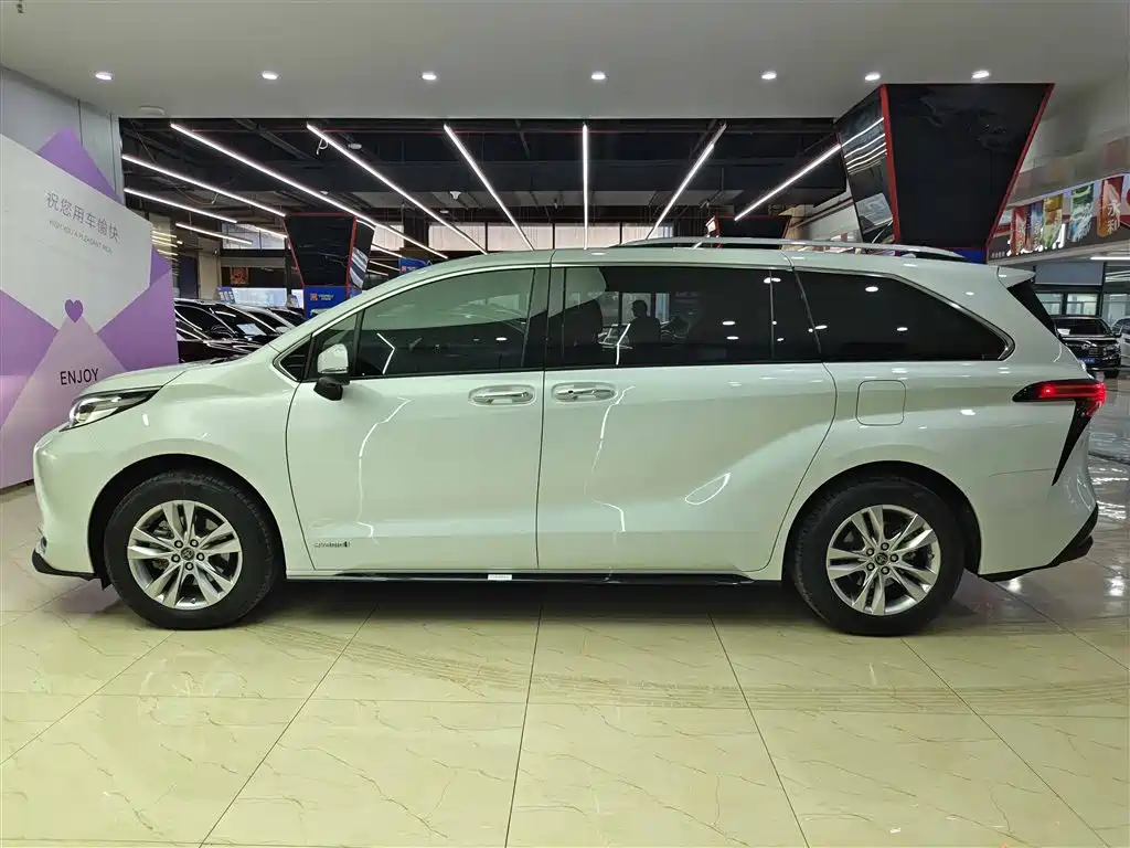 Toyota Sienna 2021 2.5L Hybrid Ultimate Edition фото 7