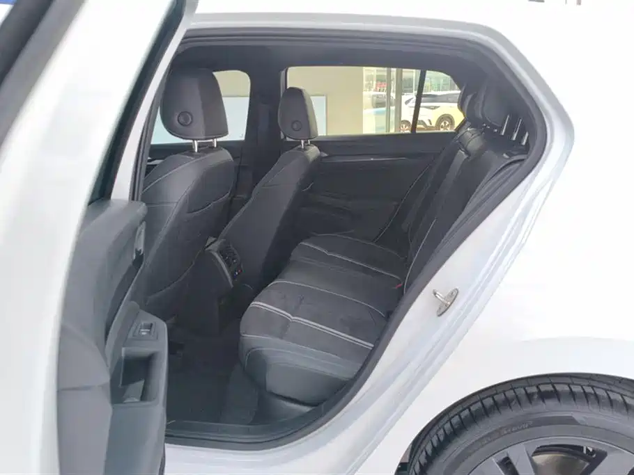 Volkswagen Golf 2023 Facelift 280TSI DSG R-Line Lite фото 11