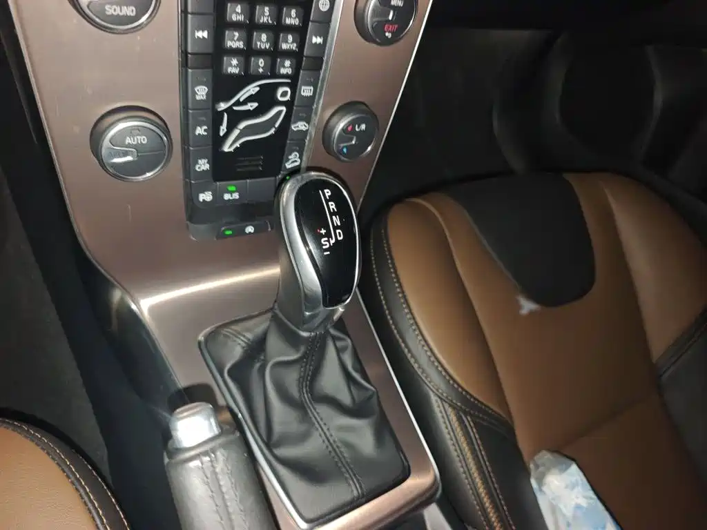 Volvo V40 2018 2017 Cross Country T5 AWD Inscription