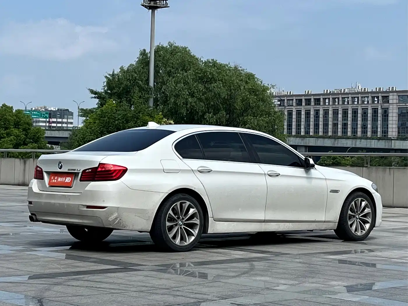 BMW 5 Series 2017 525Li Leading Edition фото 4