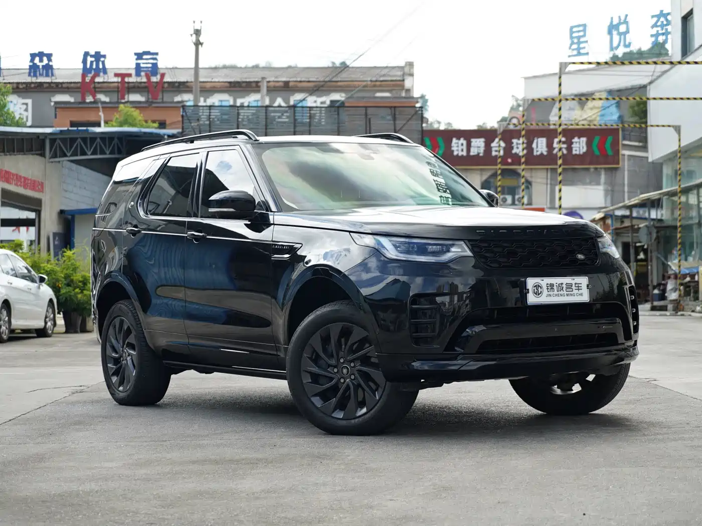 Land Rover Discovery 2023 360PS R-Dynamic S фото 3
