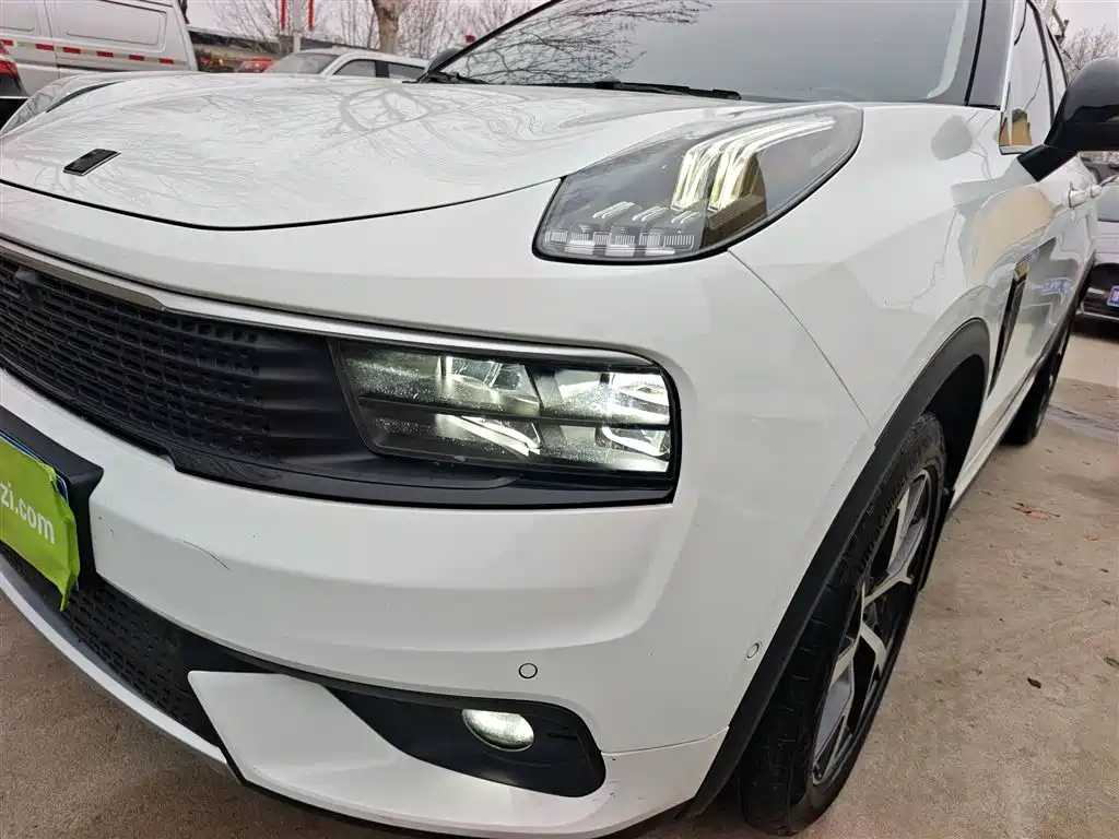 Lynk & Co 01 2017 2.0T AWD Pro фото 24