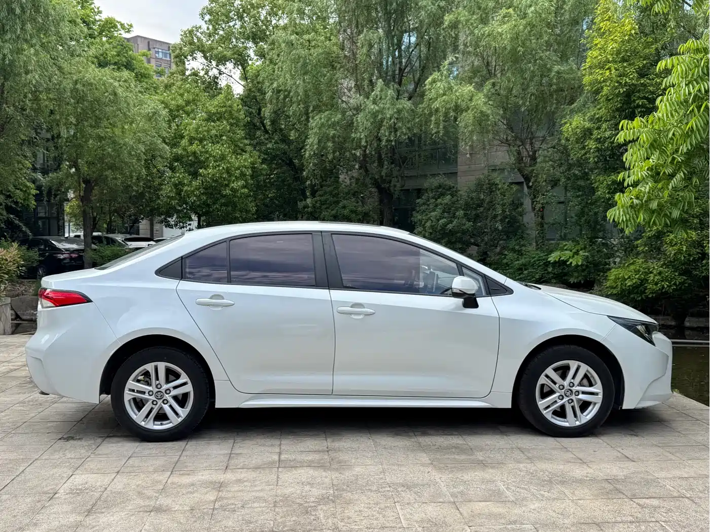 Toyota Levin 2021 185T CVT Luxury Edition фото 8