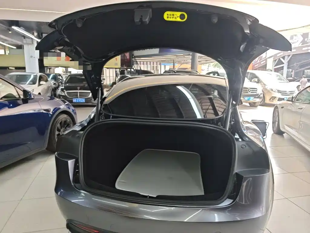 Фото 19 - Tesla Model 3
