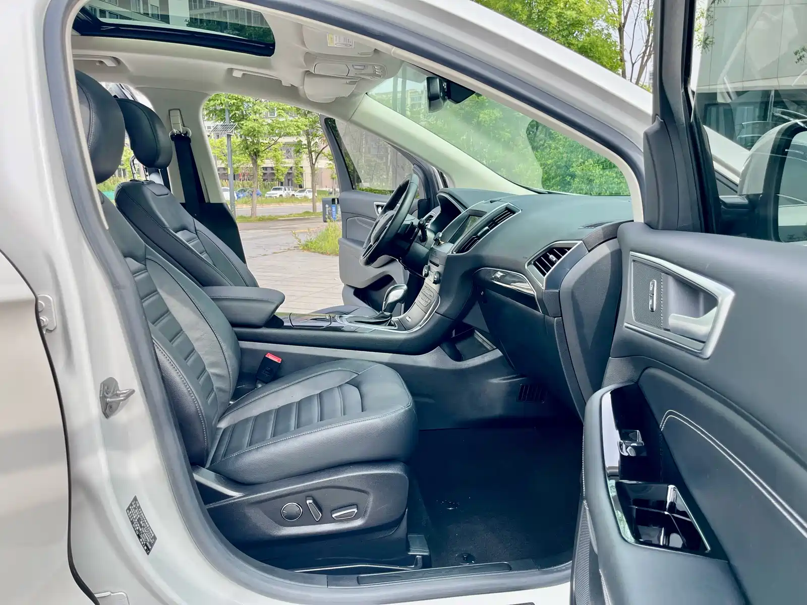 Фото 11 - Ford Edge