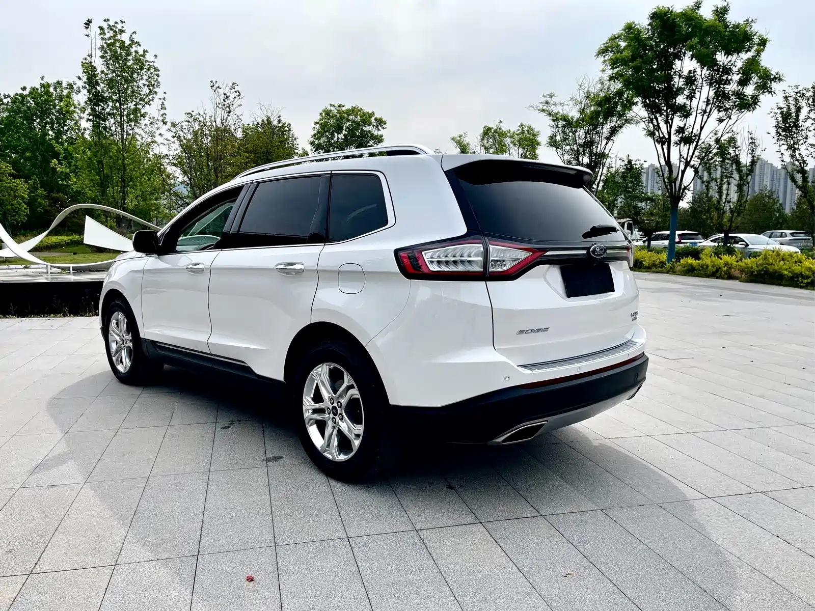 Фото 19 - Ford Edge