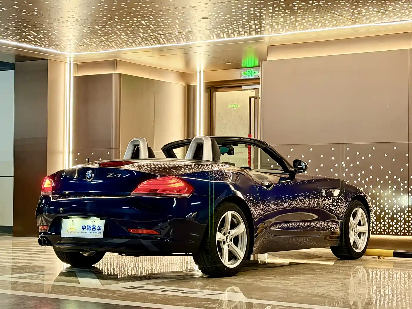 BMW Z4 2012 sDrive20i Leading фото 25
