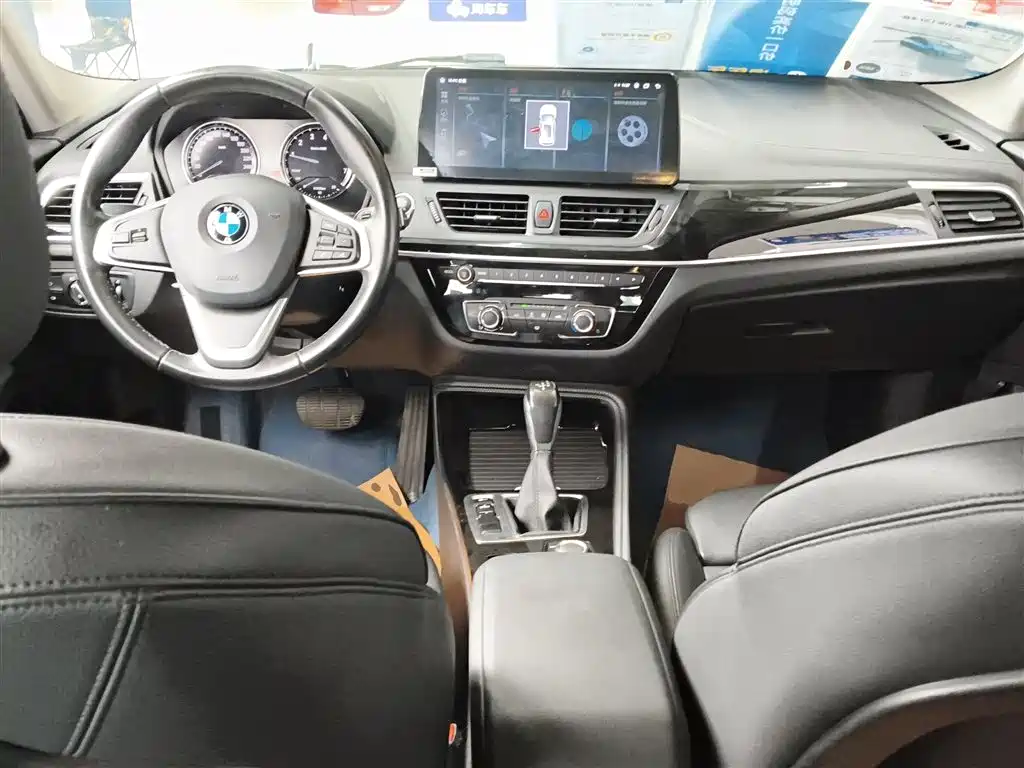 BMW 1 Series 2018 118i Sport Edition фото 10