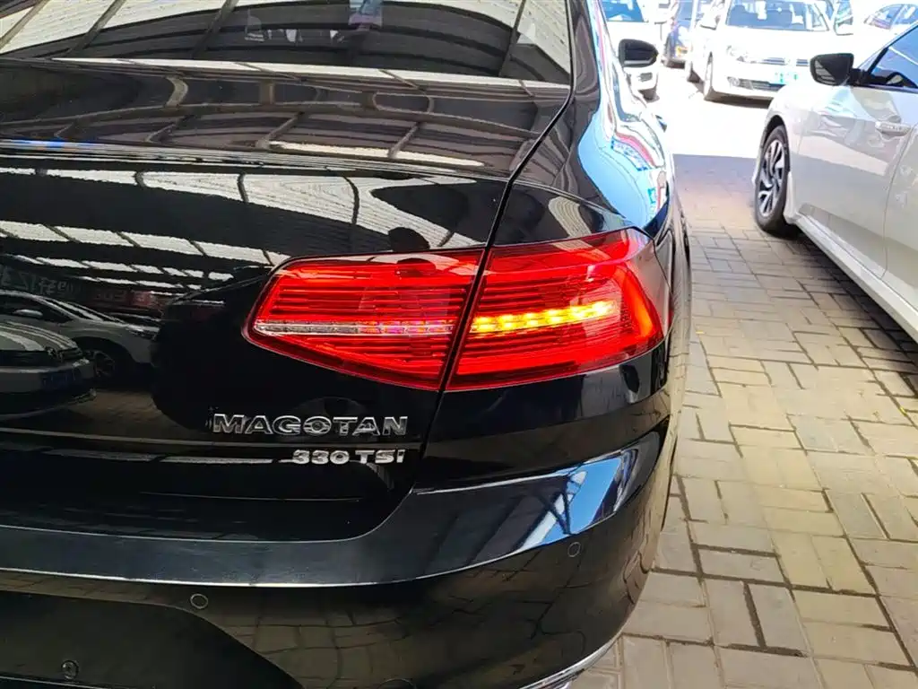 Volkswagen Magotan 2018 330TSI DSG Premium фото 8