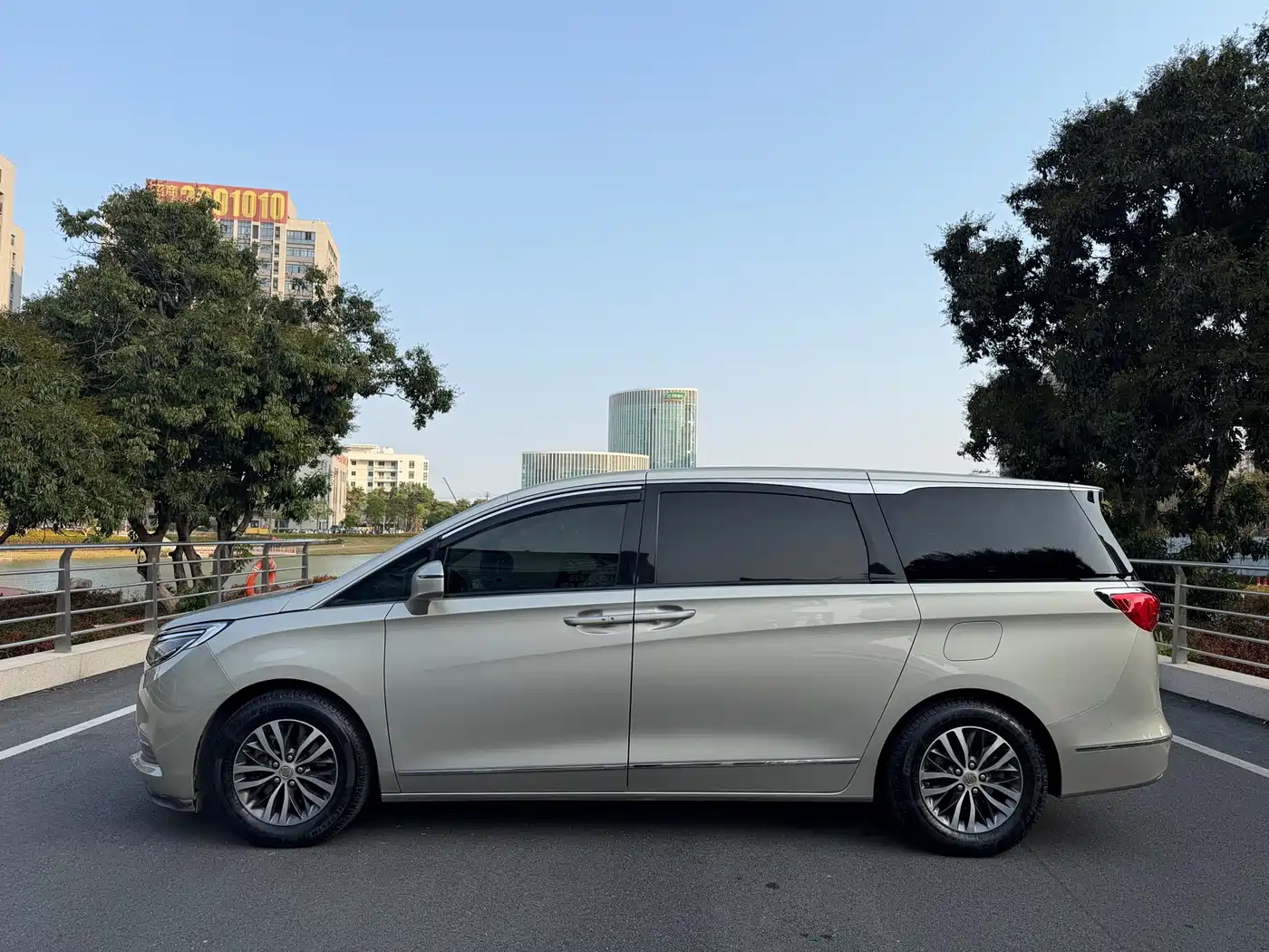 Buick GL8 2017 ES 28T Flagship China V фото 8