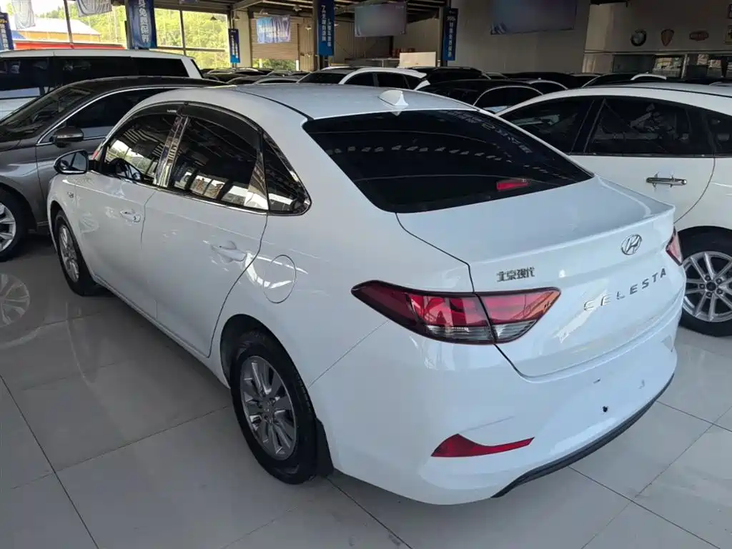 Hyundai Elantra 2018 1.6L Automatic Pleasing Edition GL China VI фото 5