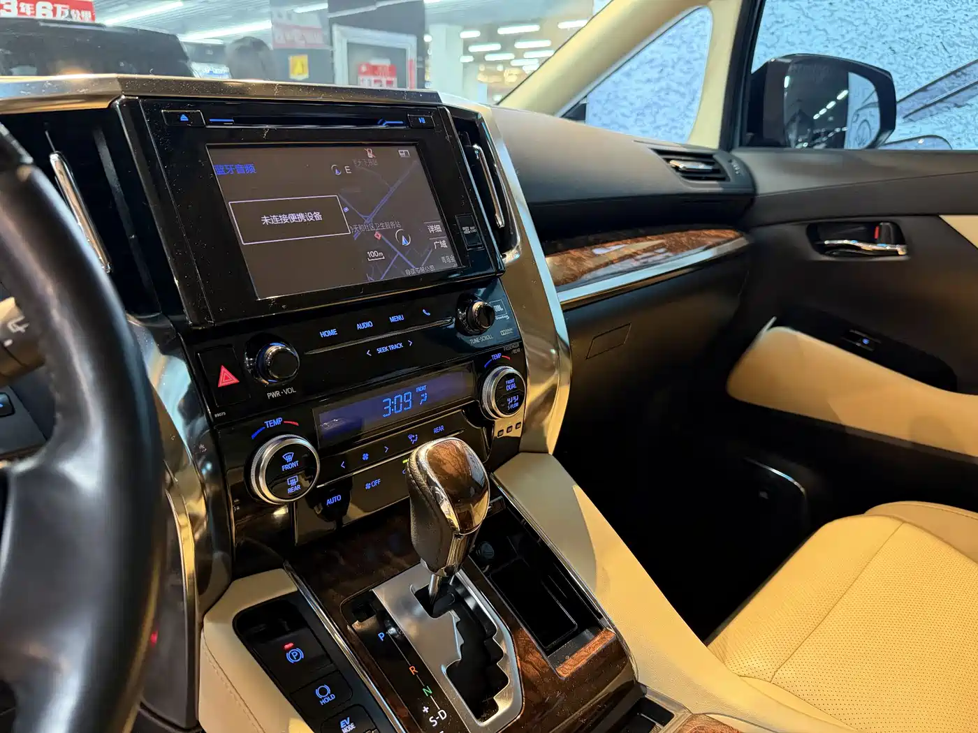 Toyota Alphard 2019 Hybrid 2.5L Luxury фото 6