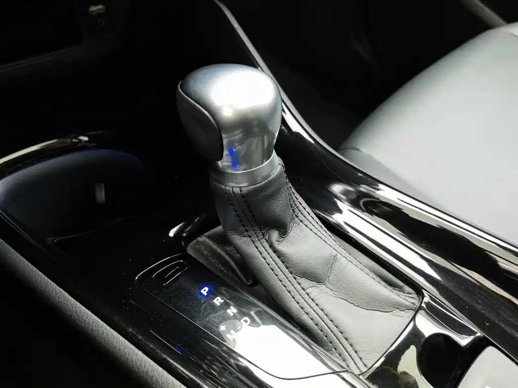 Toyota C-HR 2020 Model 2.0L Leading фото 13