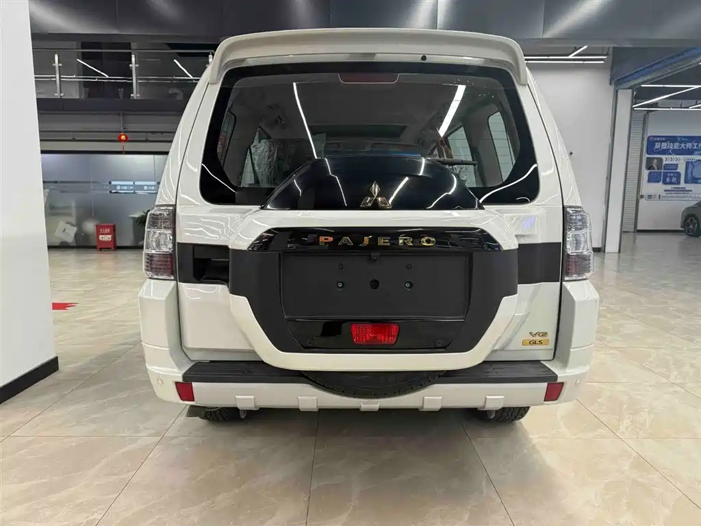 Mitsubishi Pajero (Import) 2020 3.0L Automatic Standard Edition фото 5