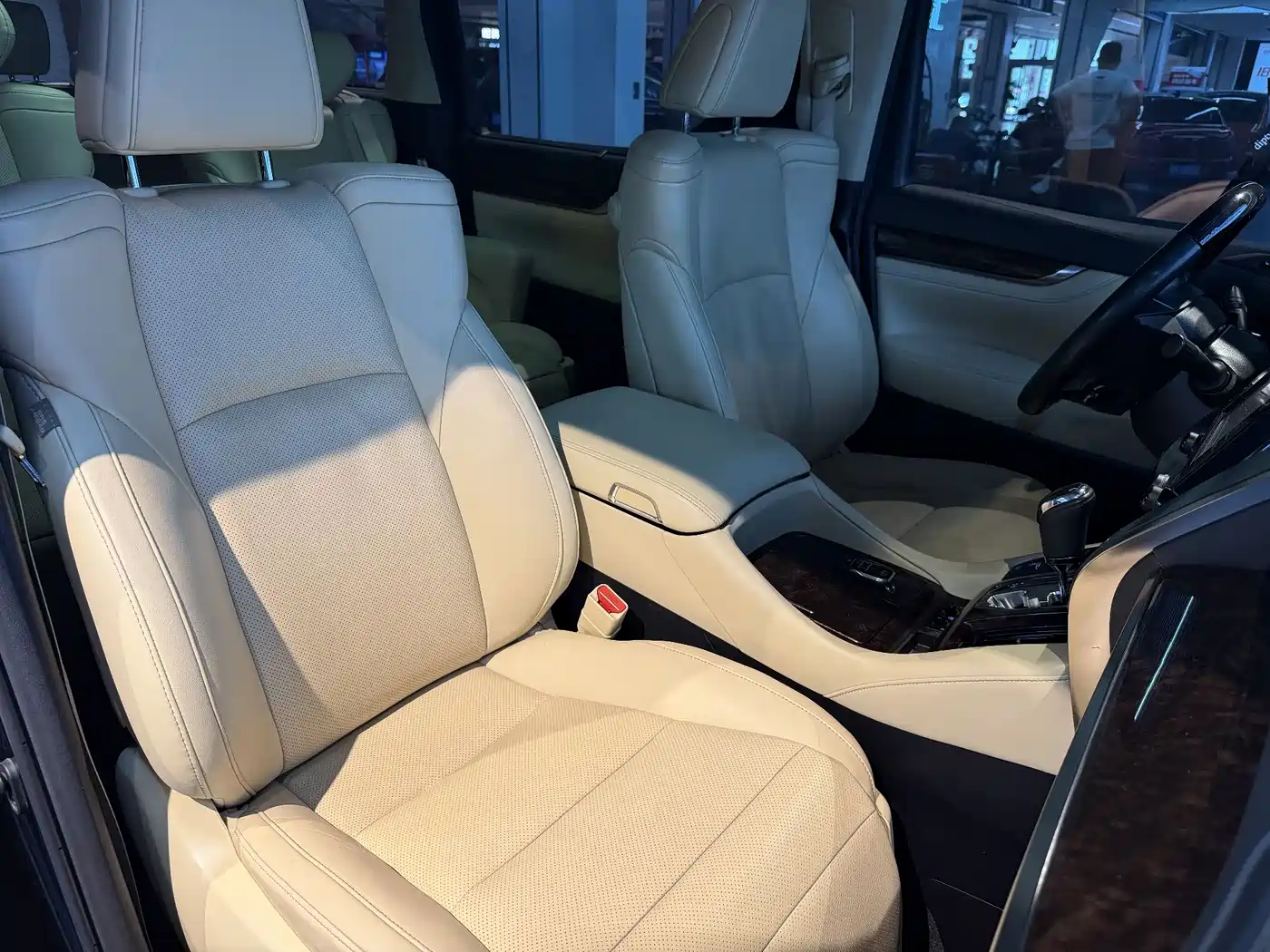 Toyota Alphard 2019 Hybrid 2.5L Luxury фото 15