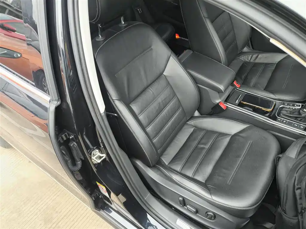 Volkswagen Passat 2016 330TSI DSG Executive Edition фото 22