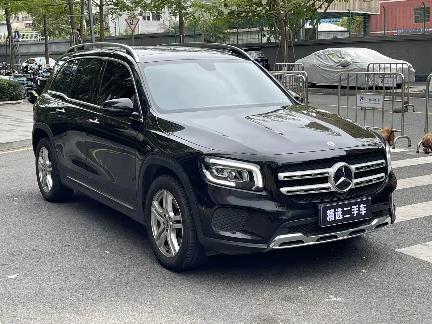MERCEDES-BENZ GLB