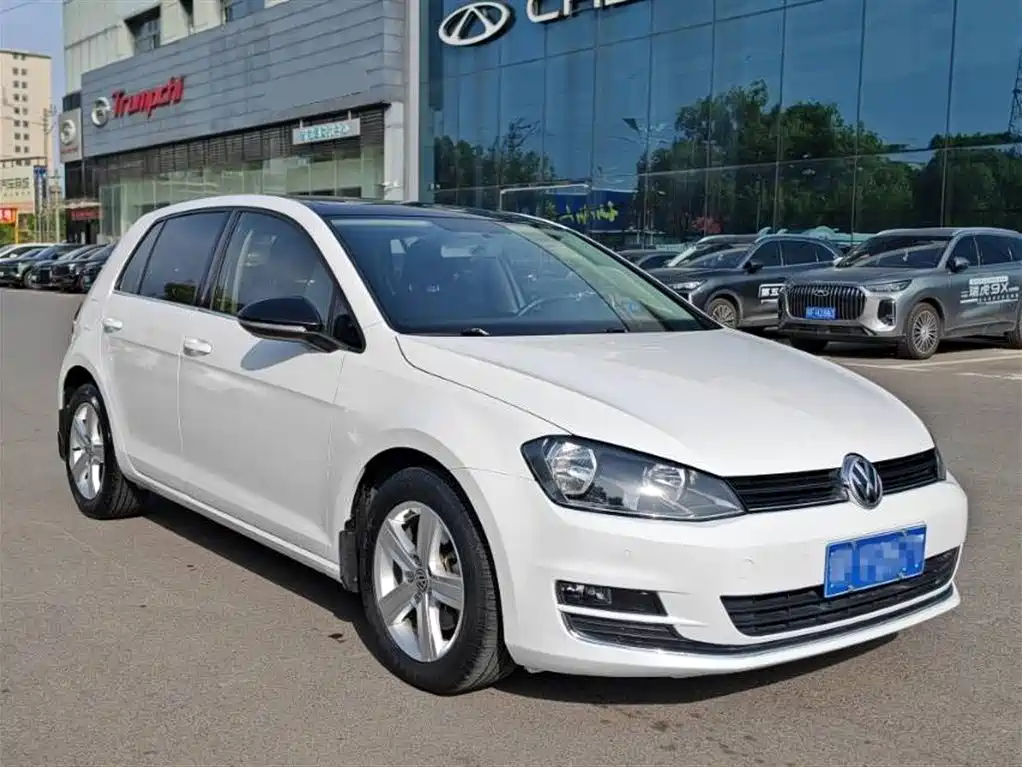 Volkswagen Golf 2017 1.6L Auto Comfort Millionth Edition фото 3
