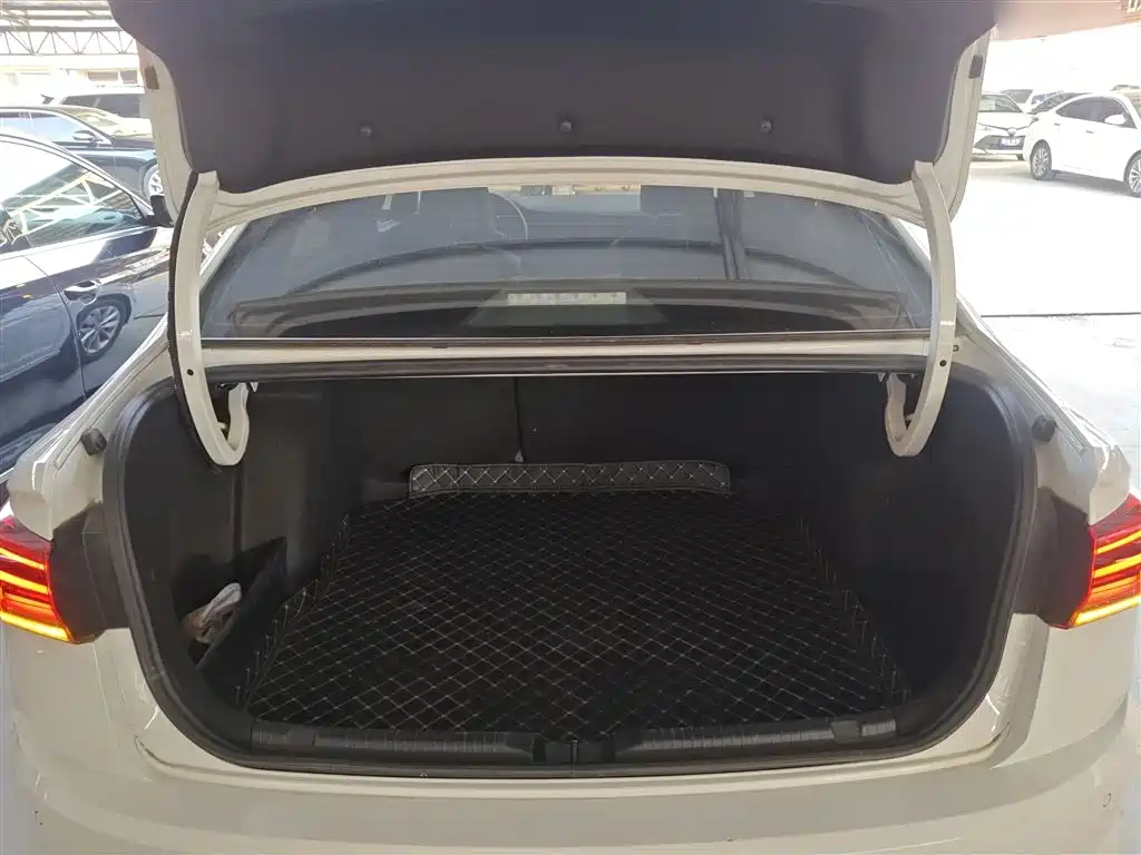 Volkswagen Bora 2021 1.5L Automatic Elite Smart Edition фото 15