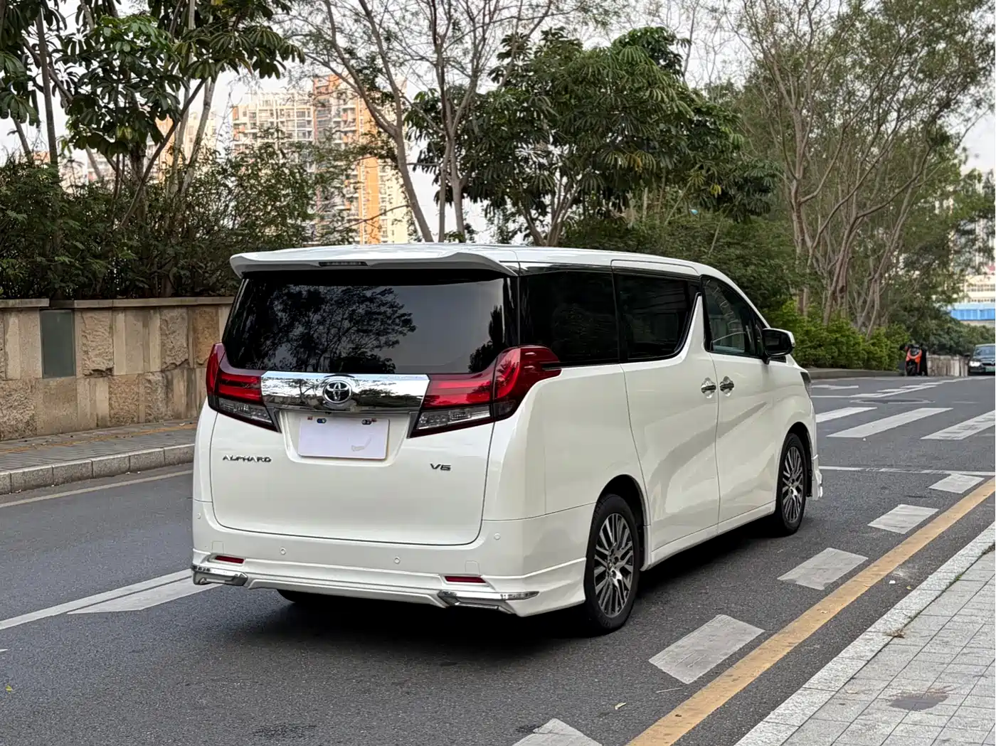 Toyota Alphard 2015 3.5L Premium Edition фото 17