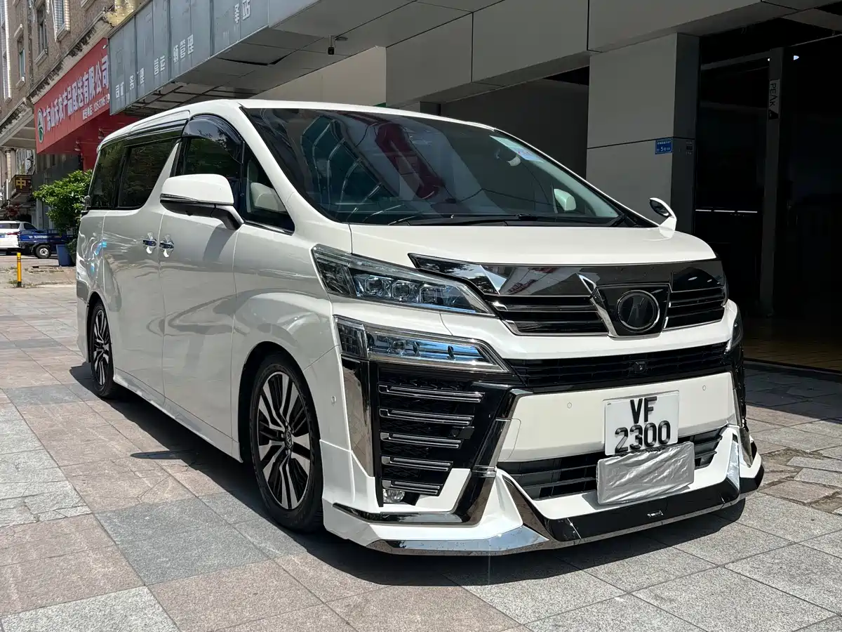 Toyota Vellfire фото 3