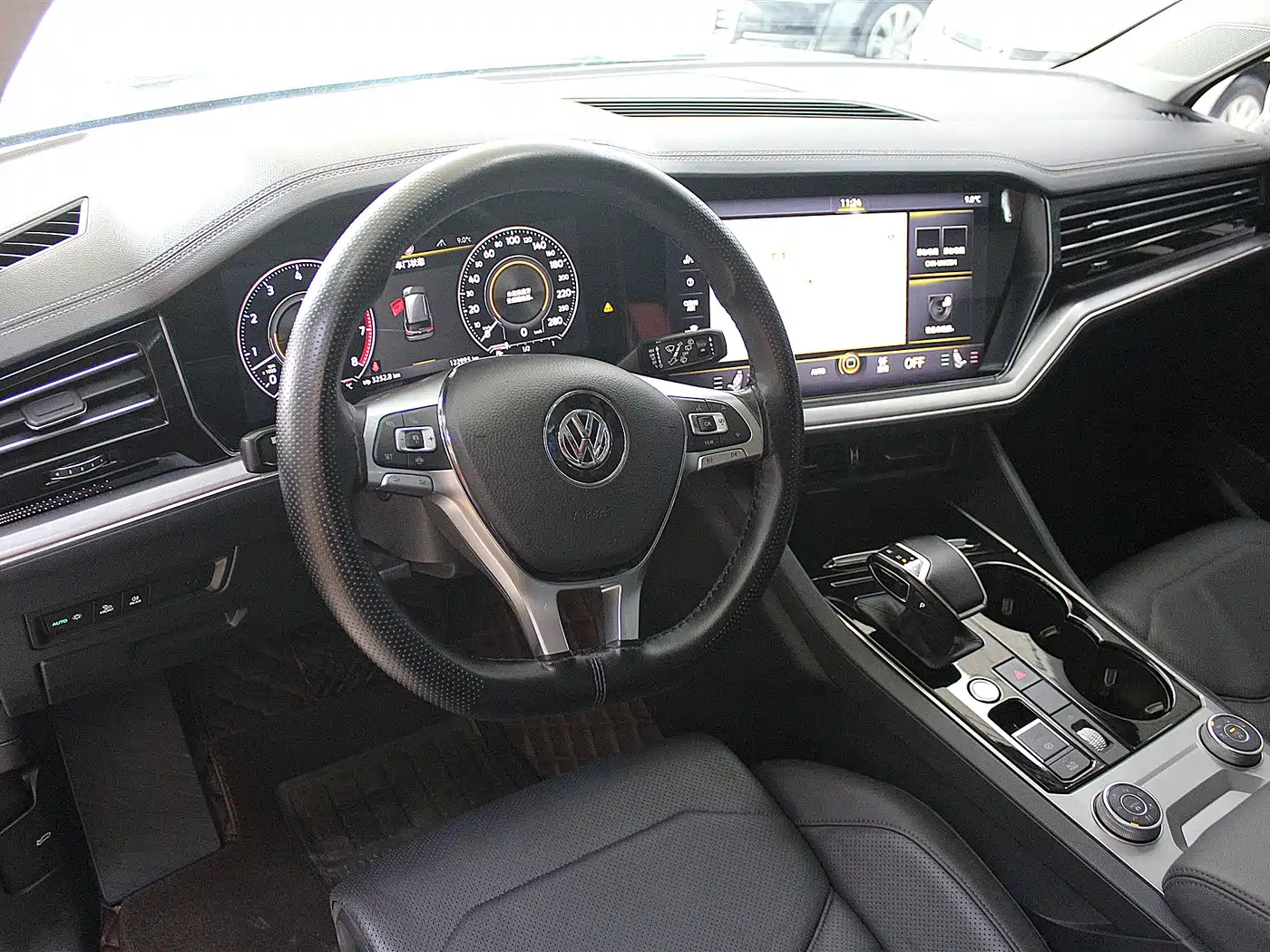 Volkswagen Touareg 2019 3.0TSI Sharp Edge Edition China VI фото 5