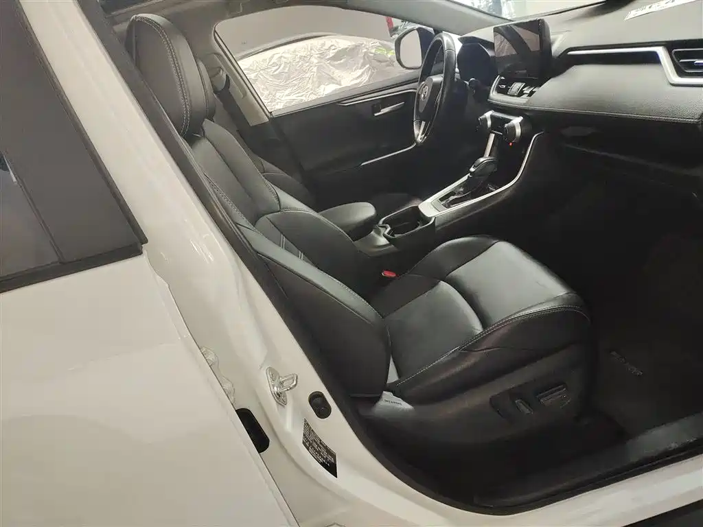 Toyota Wildlander 2023 2.0L CVT AWD Luxury PLUS фото 25