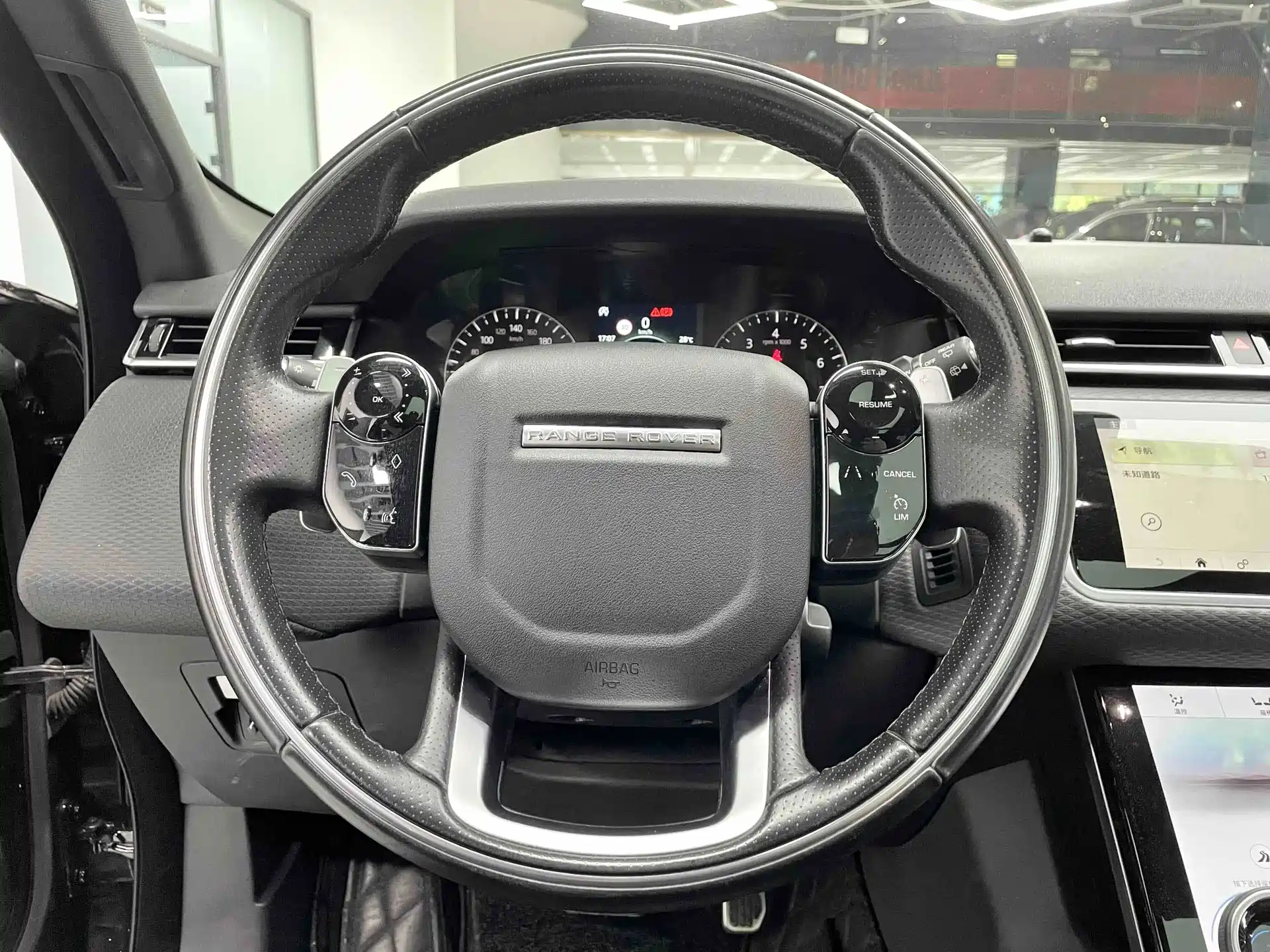Фото 18 - Land Rover Range Rover Velar