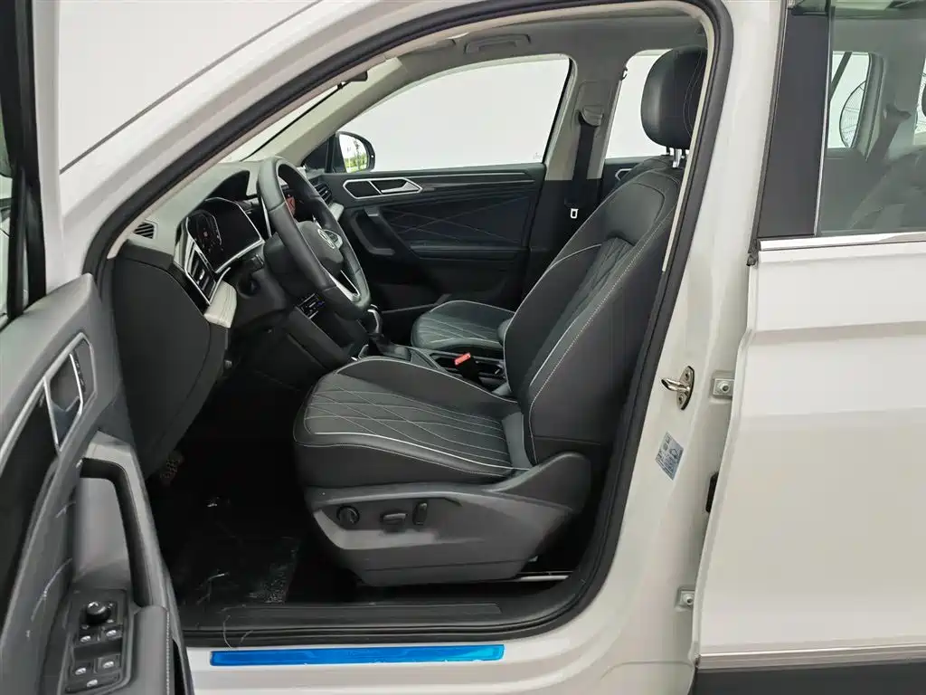 Volkswagen Tiguan L 2024 300TSI Auto 2WD Smart Edition фото 10