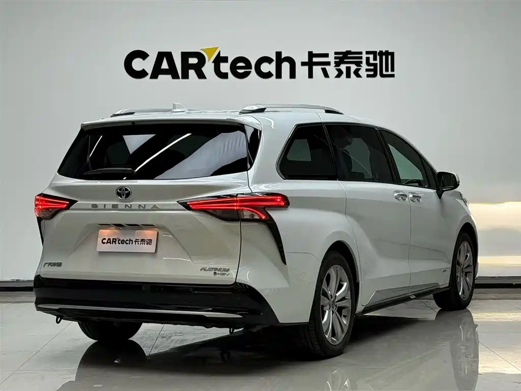 Toyota Sienna 2024 2.5L Hybrid Platinum Edition фото 7