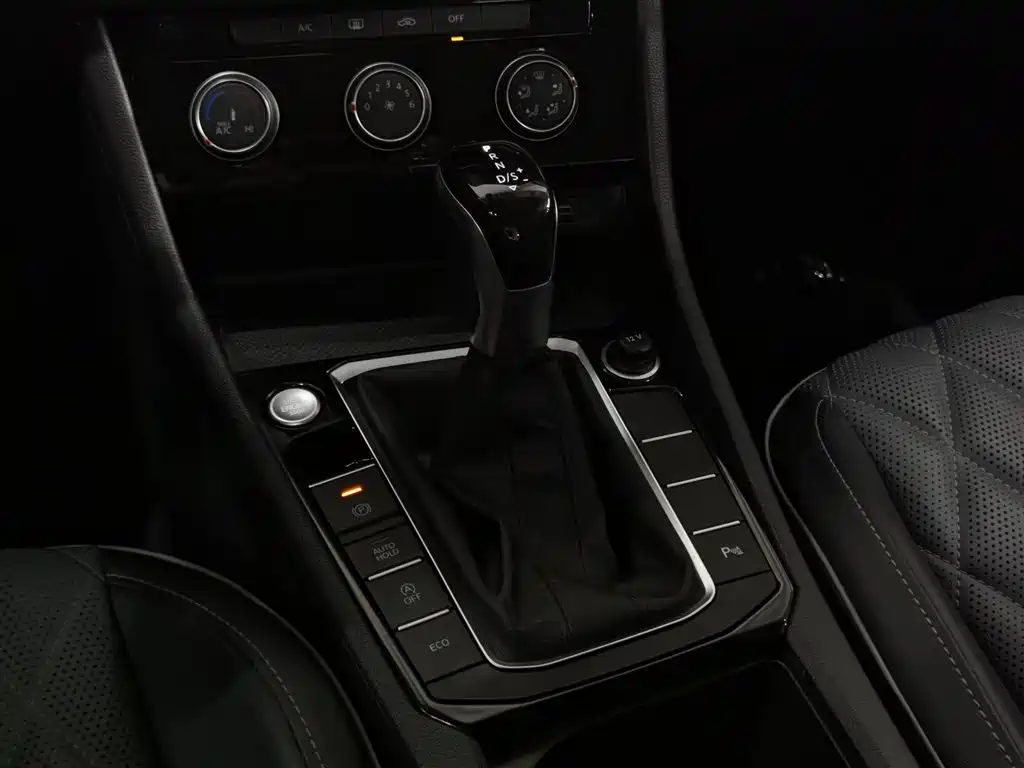 Volkswagen Sagitar 2023 300TSI DSG Surpassing Edition фото 13