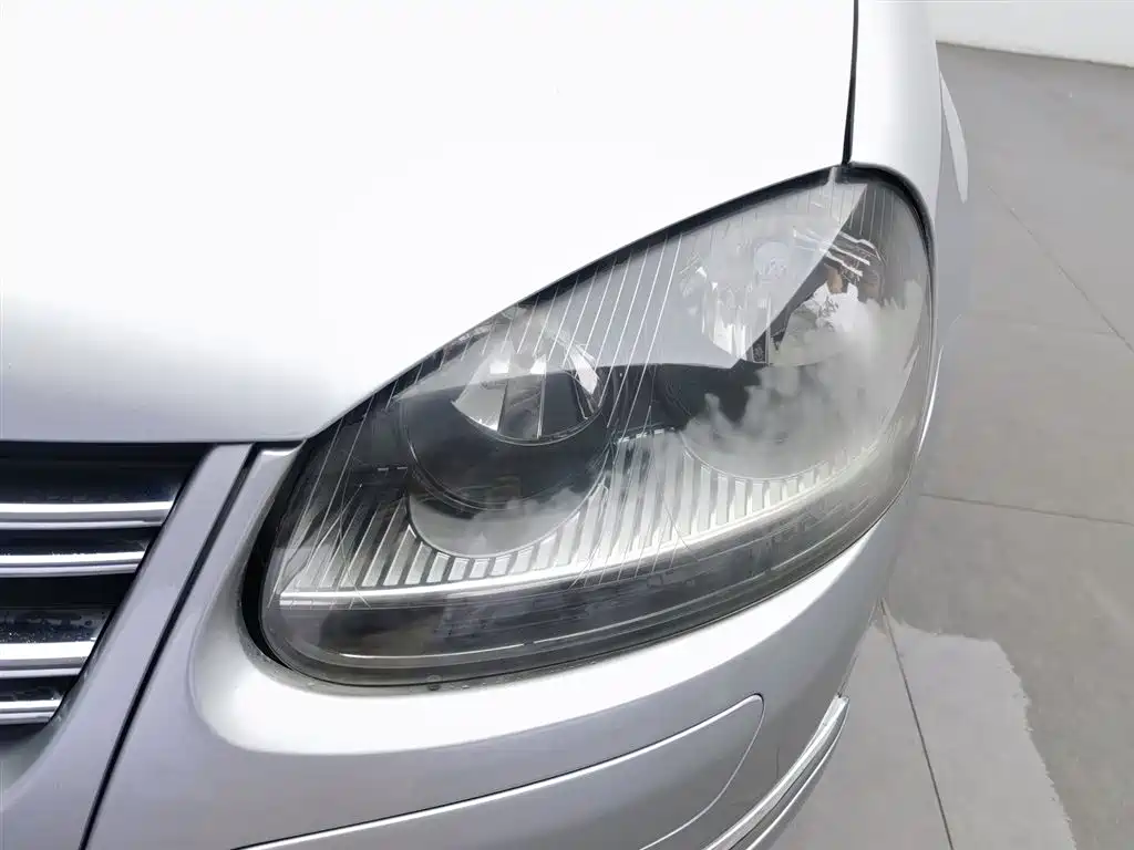 Volkswagen Sagitar 2011 1.6L Manual Comfort фото 7