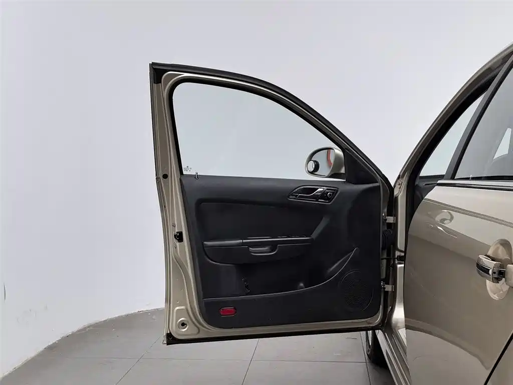Volkswagen Lavida 2011 1.6L Manual Elegance Edition фото 8