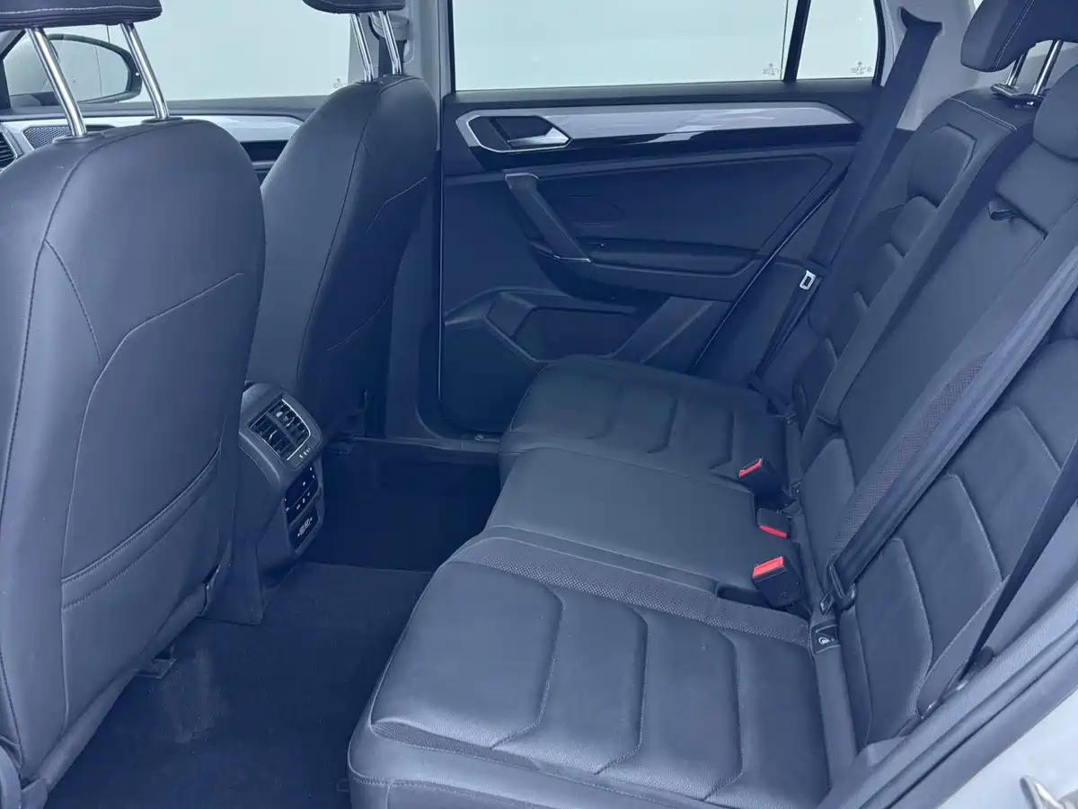 Volkswagen Tayron 2022 280TSI 2WD Luxury Smart Connect Edition фото 11