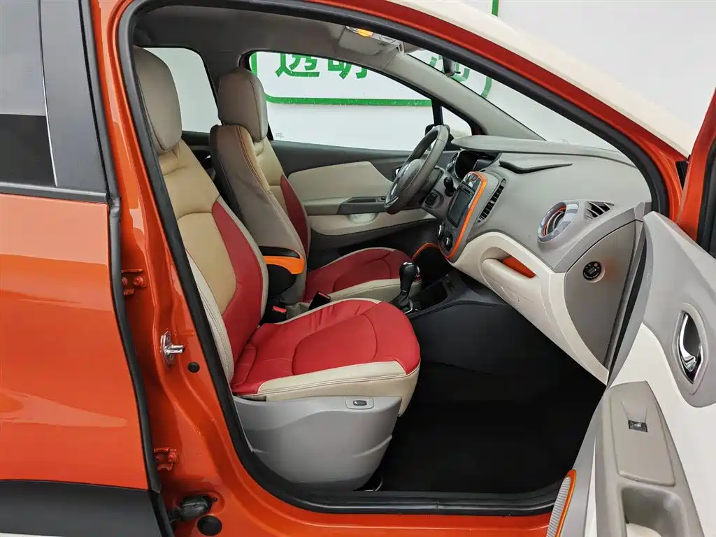 Renault Captur 2015 1.2T Automatic Comfort Edition фото 23