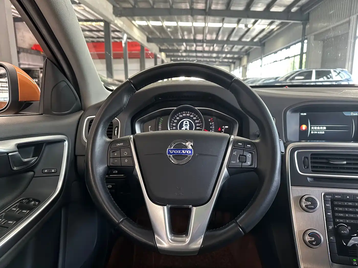 Фото 12 - Volvo S60