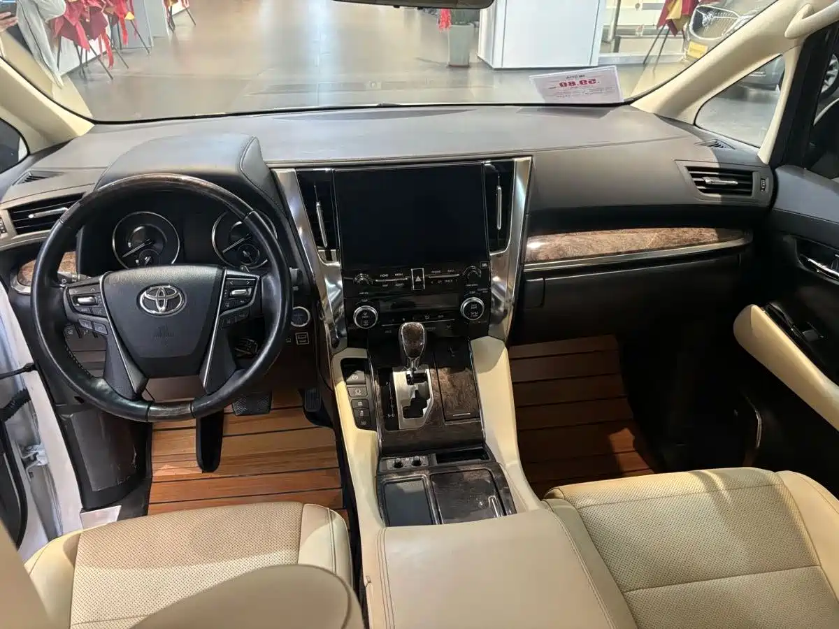 Toyota Alphard 2021 Hybrid 2.5L Ultimate фото 4