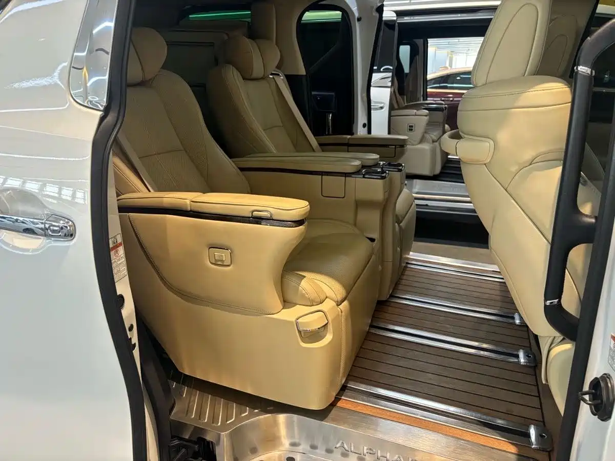 Toyota Alphard 2021 Hybrid 2.5L Ultimate фото 16