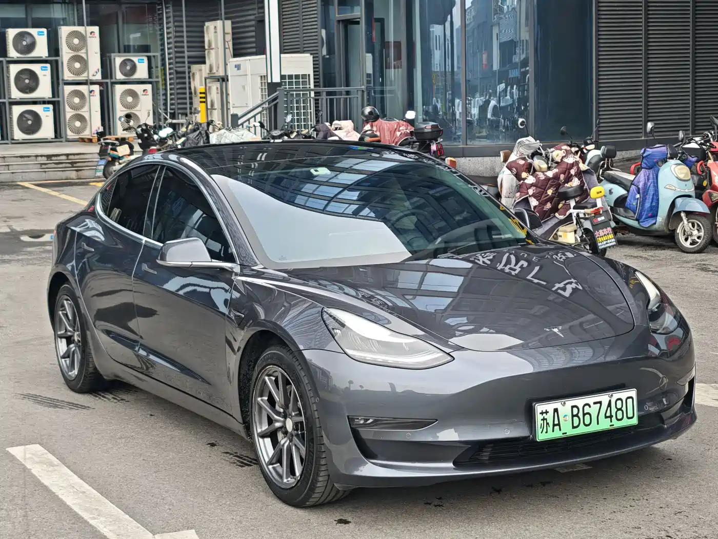 TESLA MODEL 3