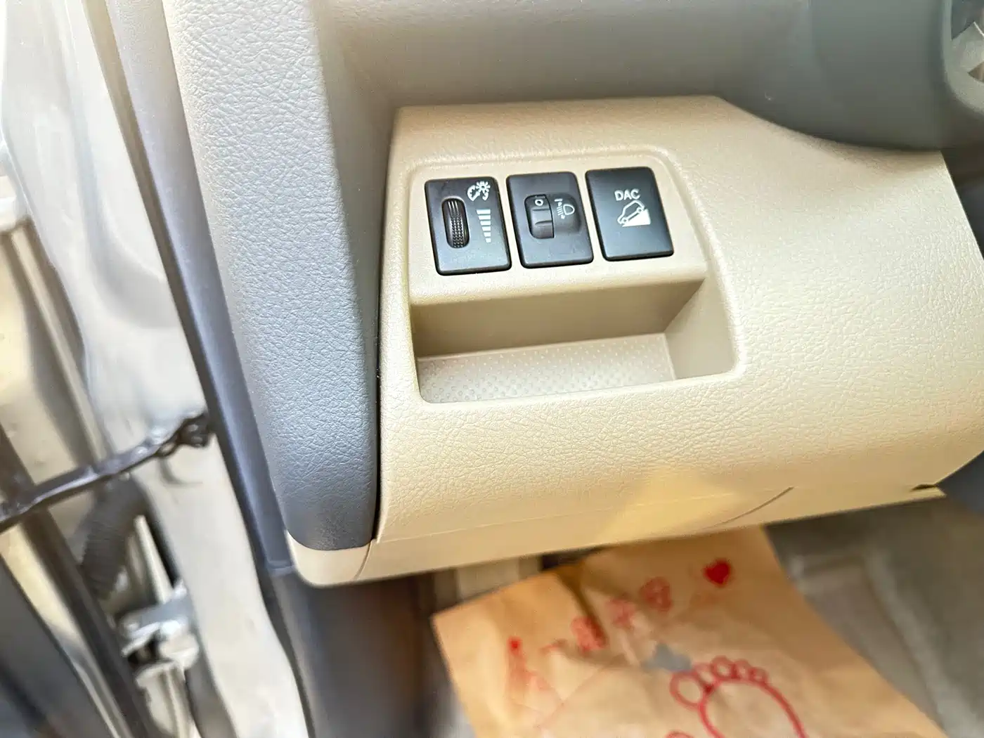 Toyota RAV4 Rongfang 2011 2.0L Automatic Luxury Edition фото 12