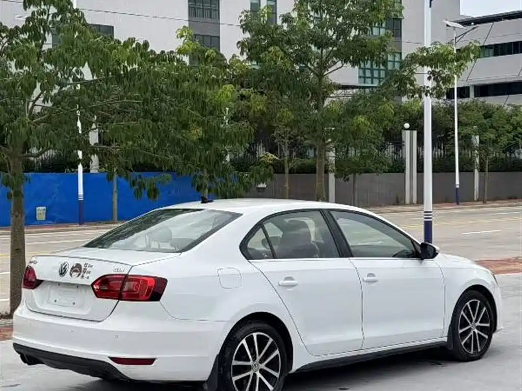 Volkswagen Sagitar 2013 2.0TSI GLI фото 3