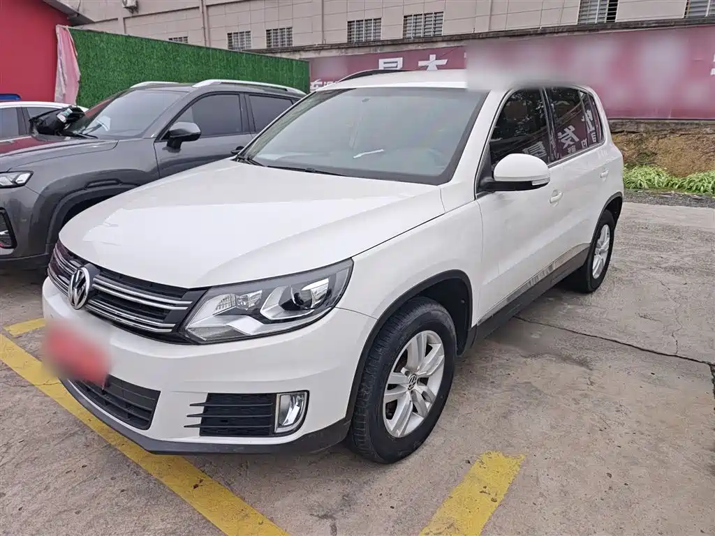 VOLKSWAGEN TIGUAN