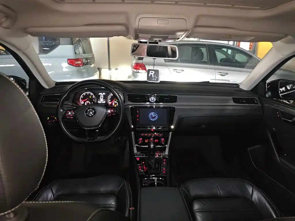 Volkswagen Passat 2017 330TSI DSG Prestige фото 10