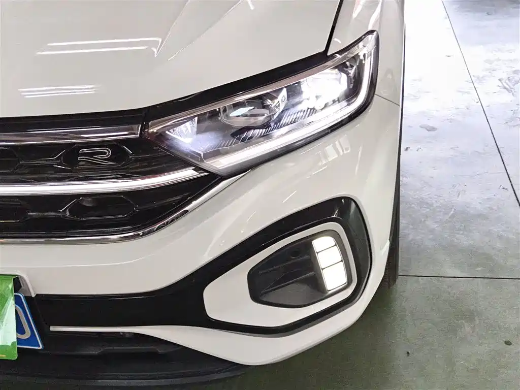 Volkswagen T-ROC 2025 Facelift 300TSI DSG 2WD Dawn Edition фото 18