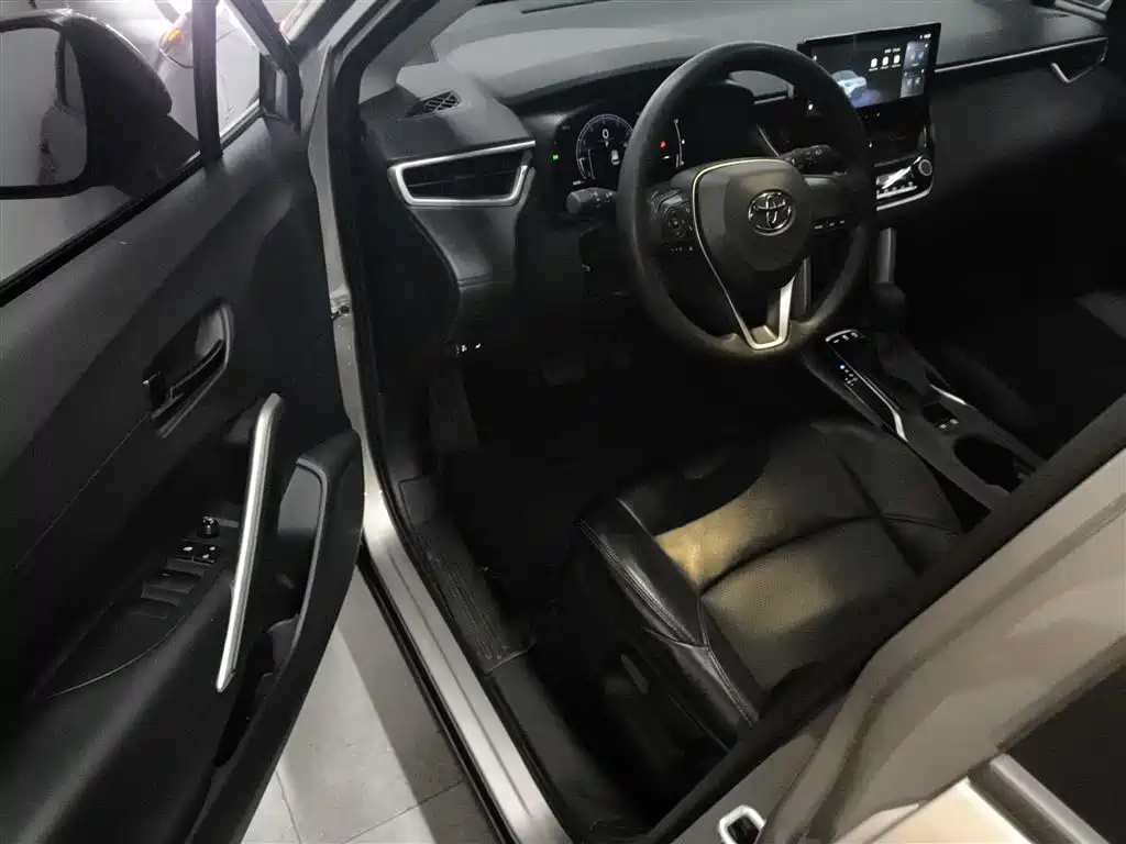 Toyota Frontlander 2024 2.0L CVT Elite Edition фото 16